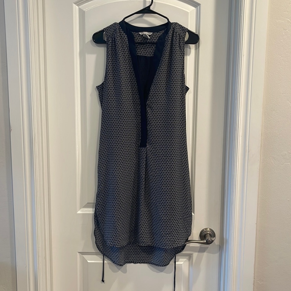 👗H&M V Neck Sleeveless Dress 👗